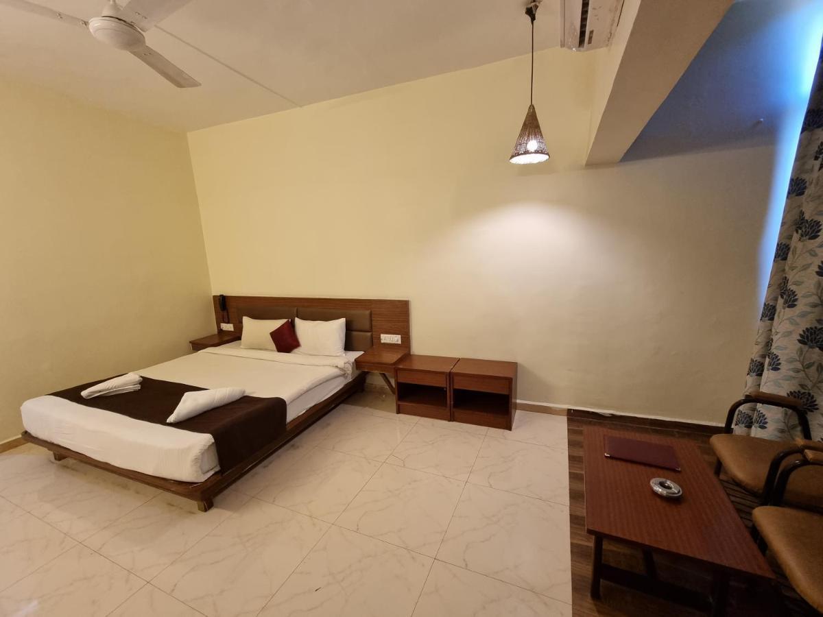 Hotel Lions Den Lonavala Eksteriør bilde