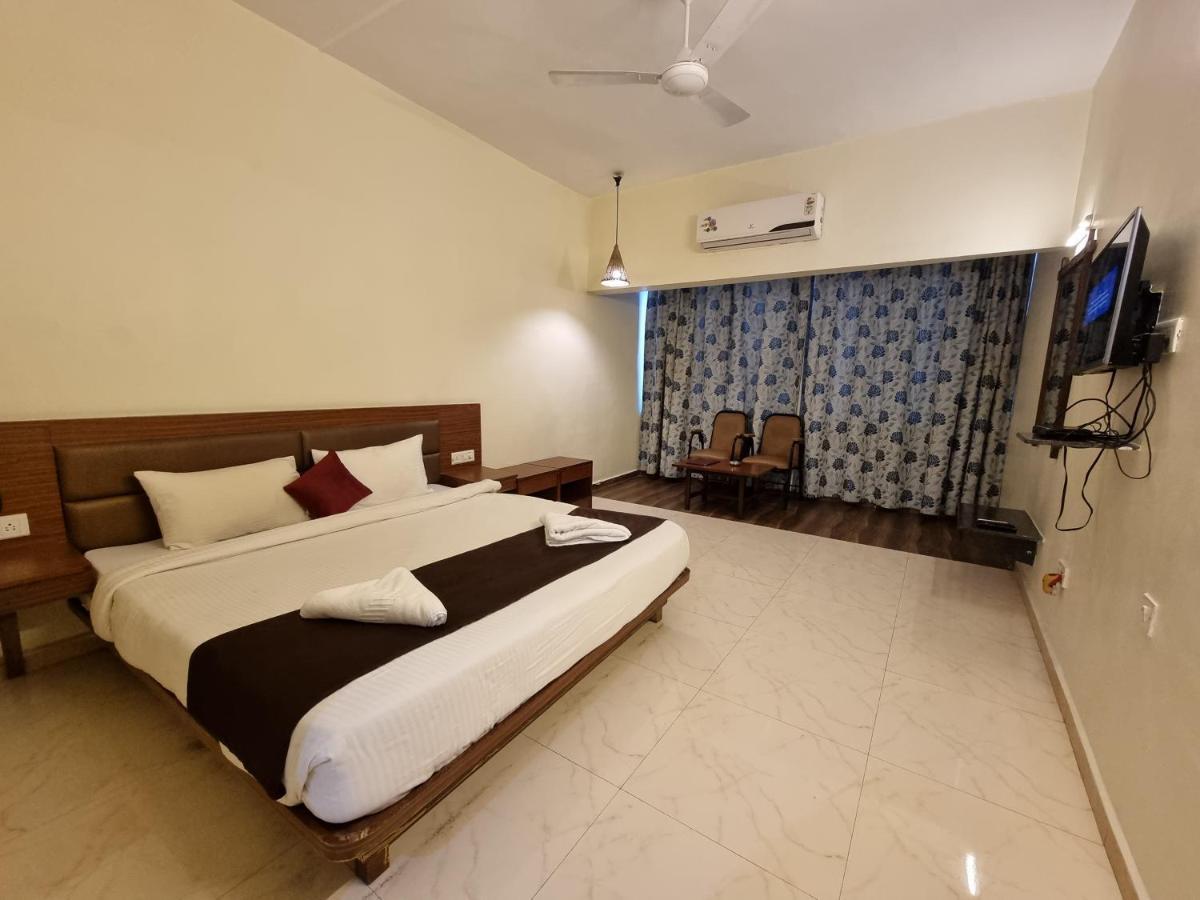 Hotel Lions Den Lonavala Eksteriør bilde