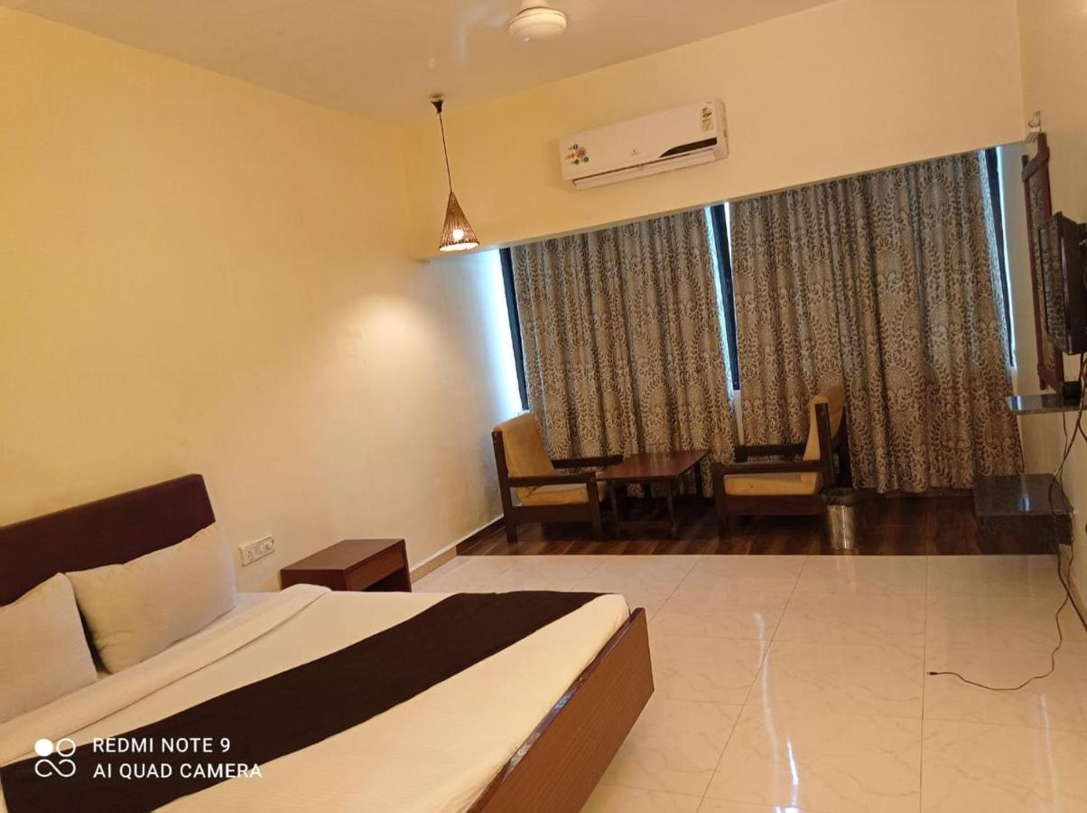 Hotel Lions Den Lonavala Eksteriør bilde
