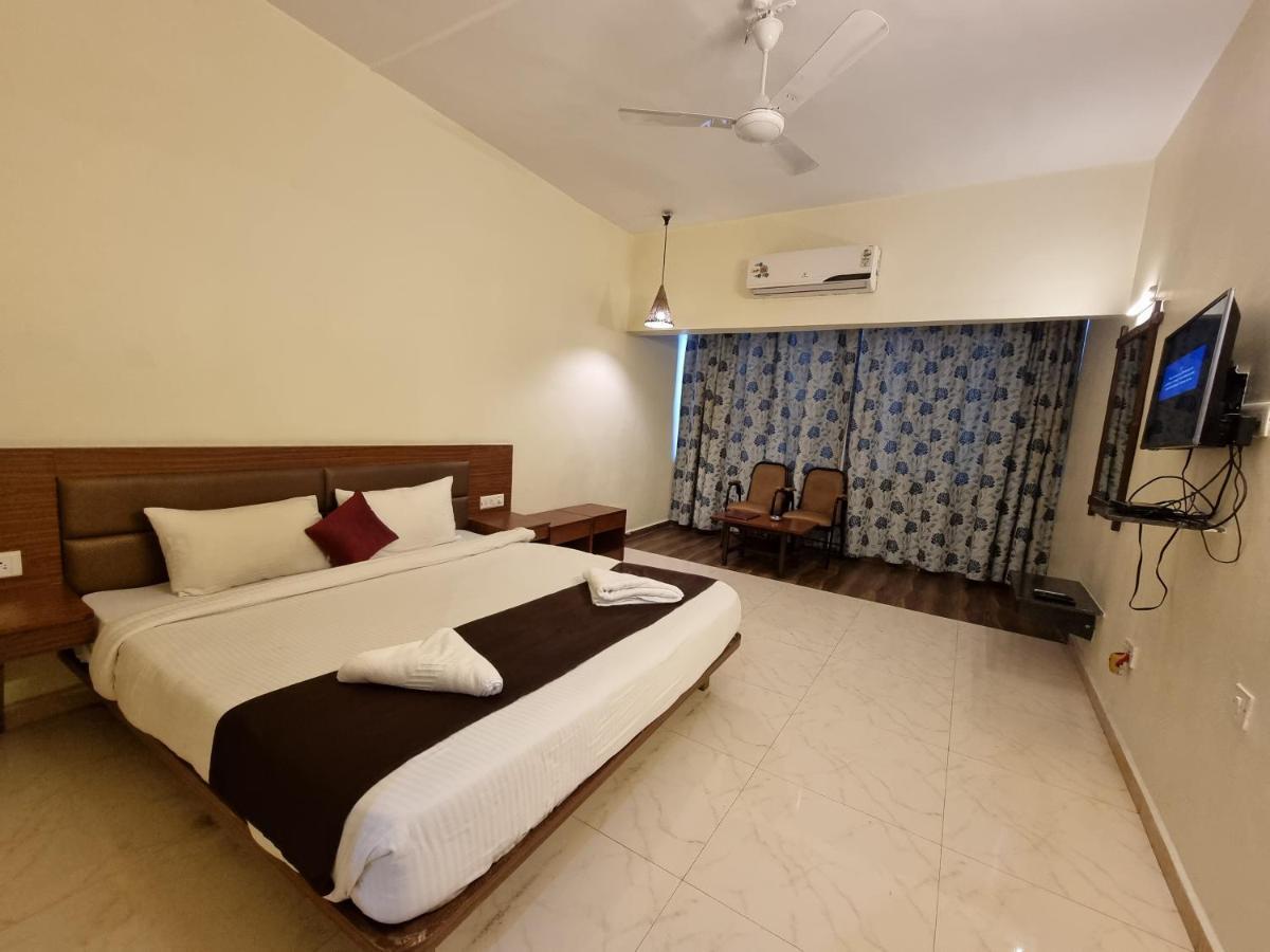 Hotel Lions Den Lonavala Eksteriør bilde