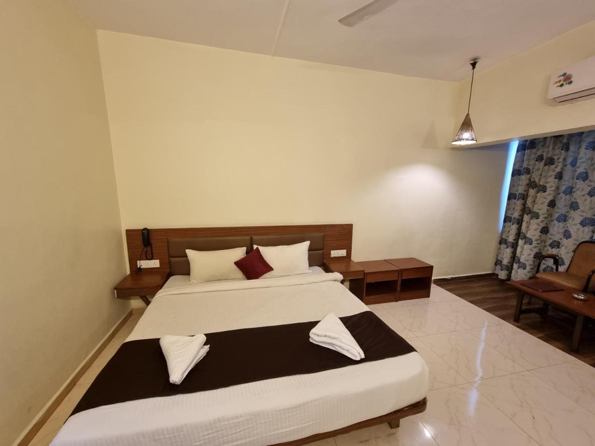 Hotel Lions Den Lonavala Eksteriør bilde