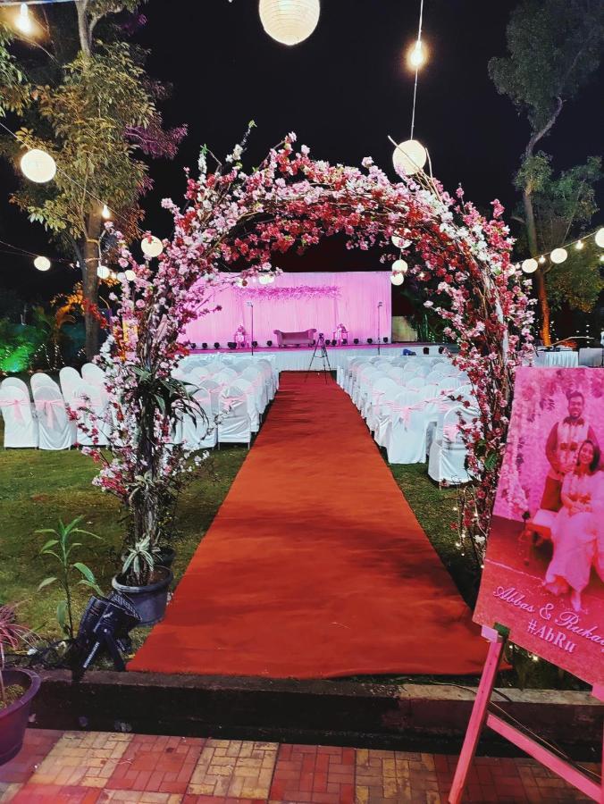 Hotel Lions Den Lonavala Eksteriør bilde