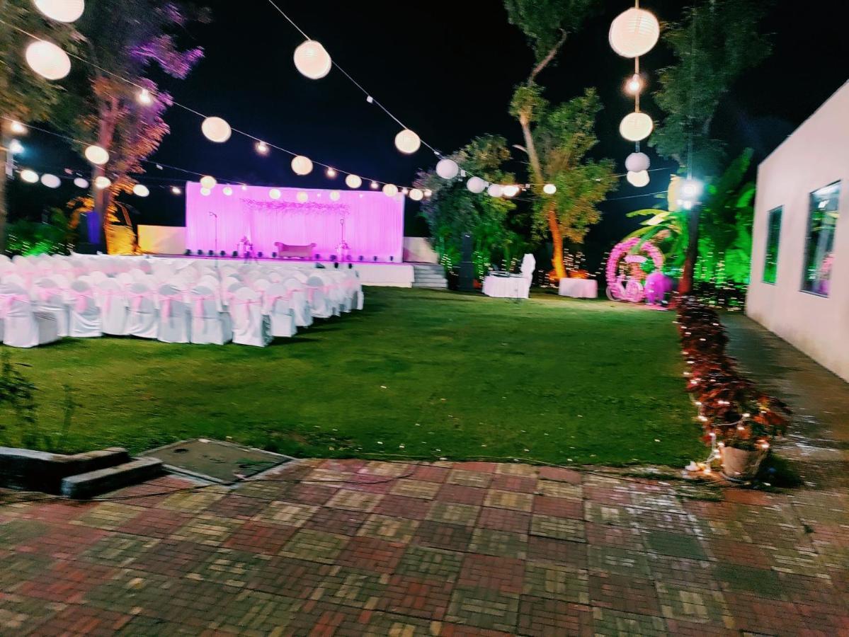 Hotel Lions Den Lonavala Eksteriør bilde
