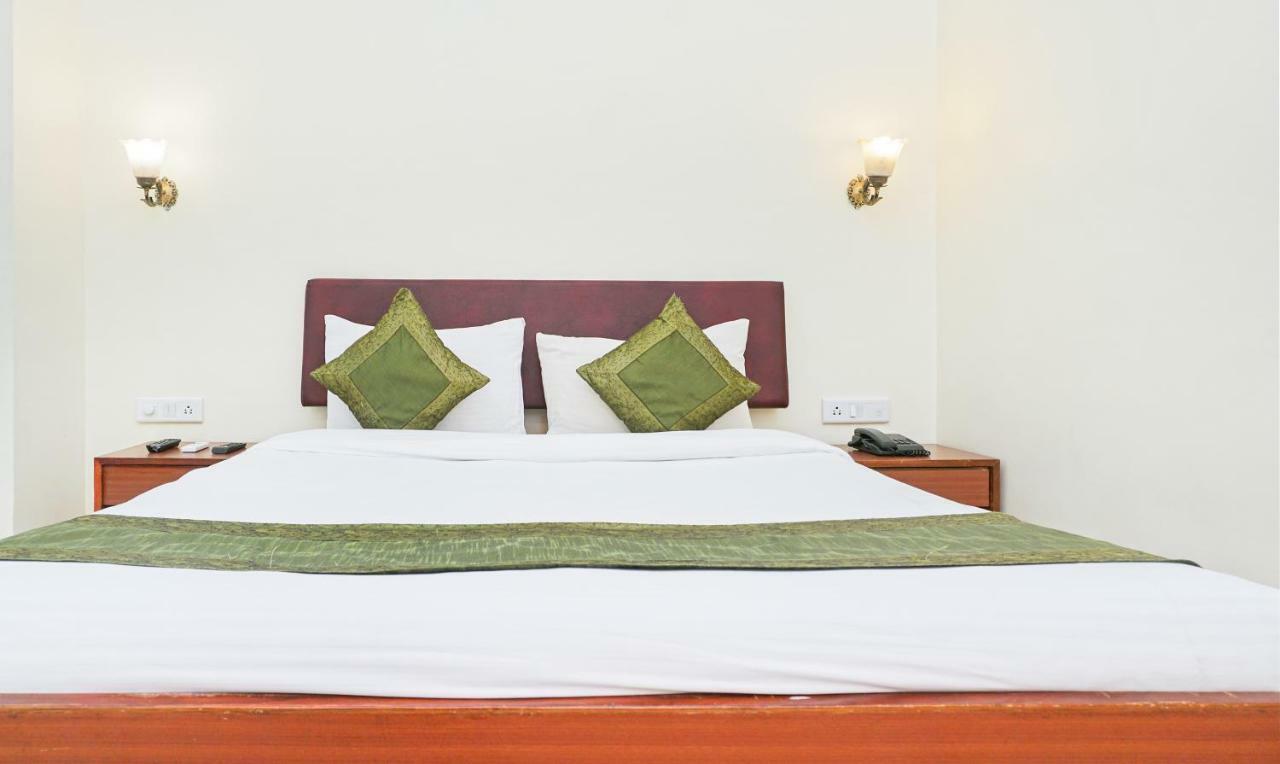 Hotel Lions Den Lonavala Eksteriør bilde